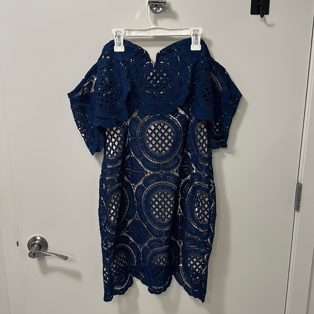 Lulus navy blue strapless sweetheart dress with off the shoulder sleeves.